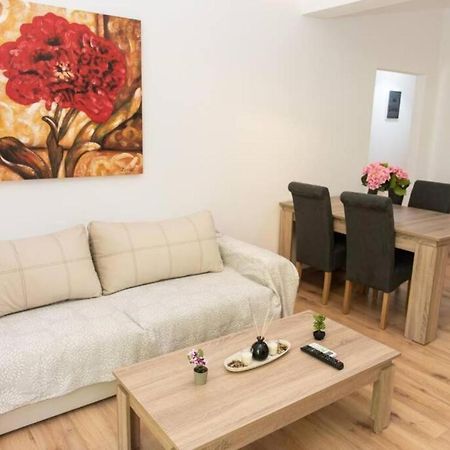 Renovated Spacious Flat 7Min To Subway Station- Athen Eksteriør billede